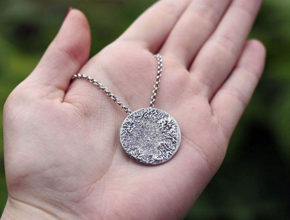 Coin amulet to attract money