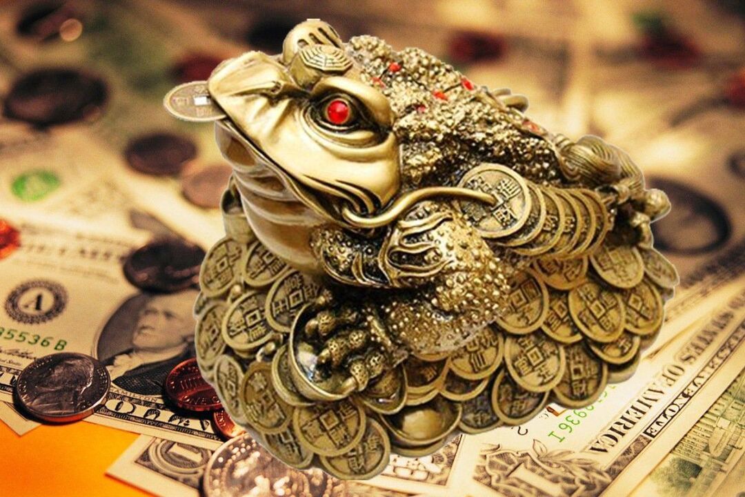 Which amulets attract money